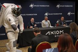 Лунный скафандр от Axiom Space готовят к испытаниям: NASA требует проверки уже в 2027 году